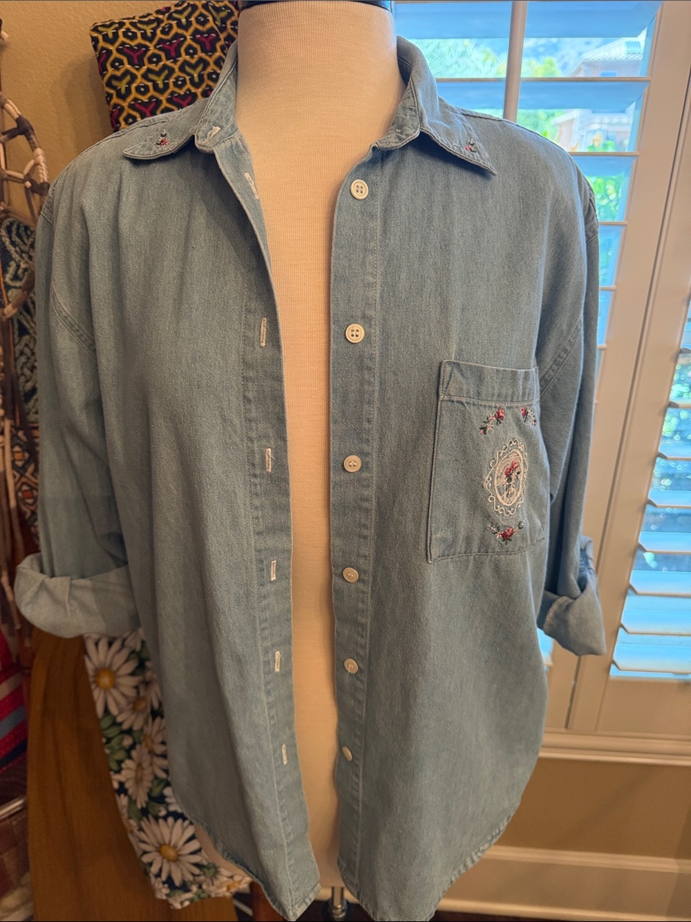 Vintage Embroidered Light Blue Cotton Denim Button-Down Shirt PTP 20”
